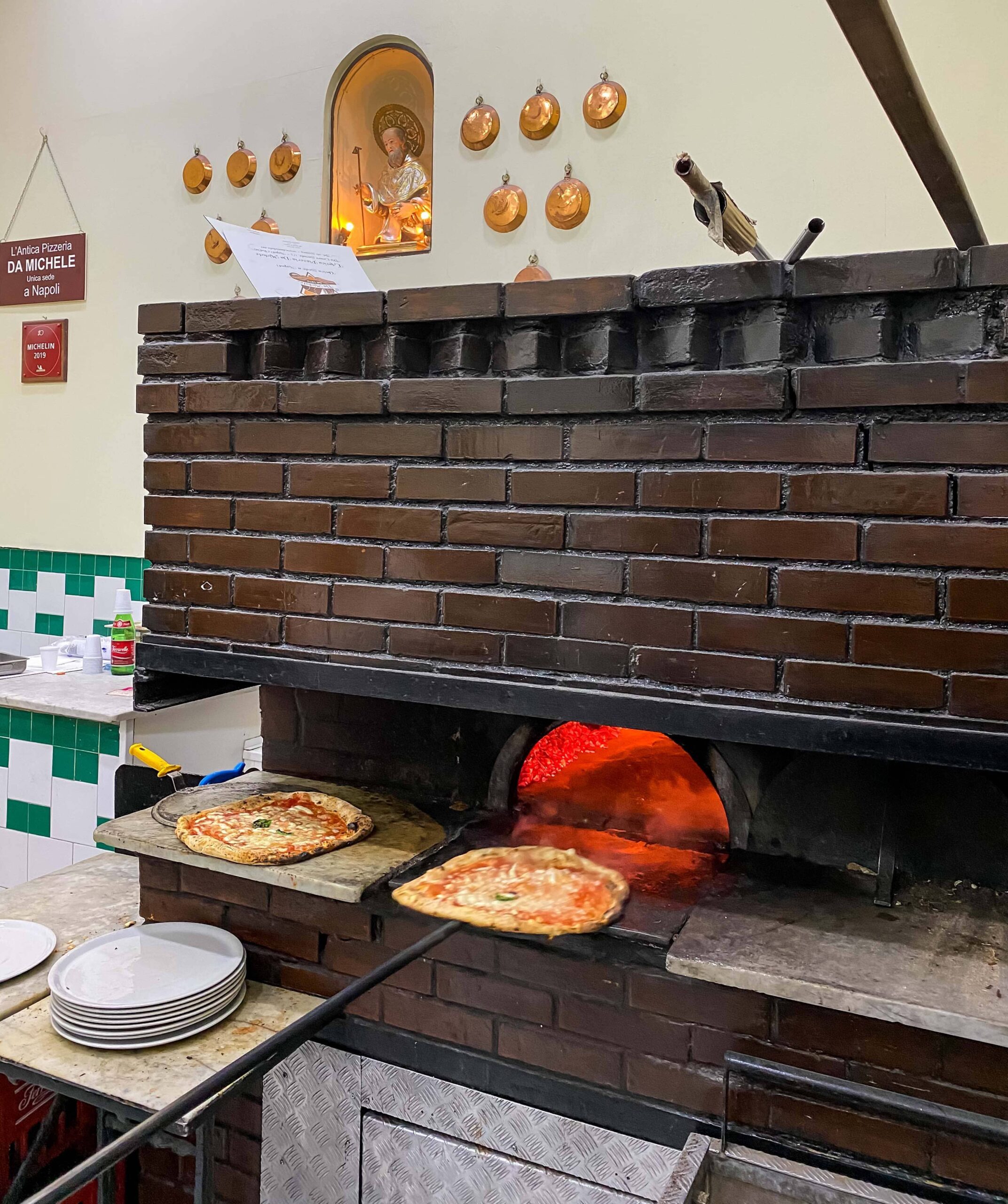 Italy Travel Tips by a local: Do's & Don'ts in Italy Don't share your pizza