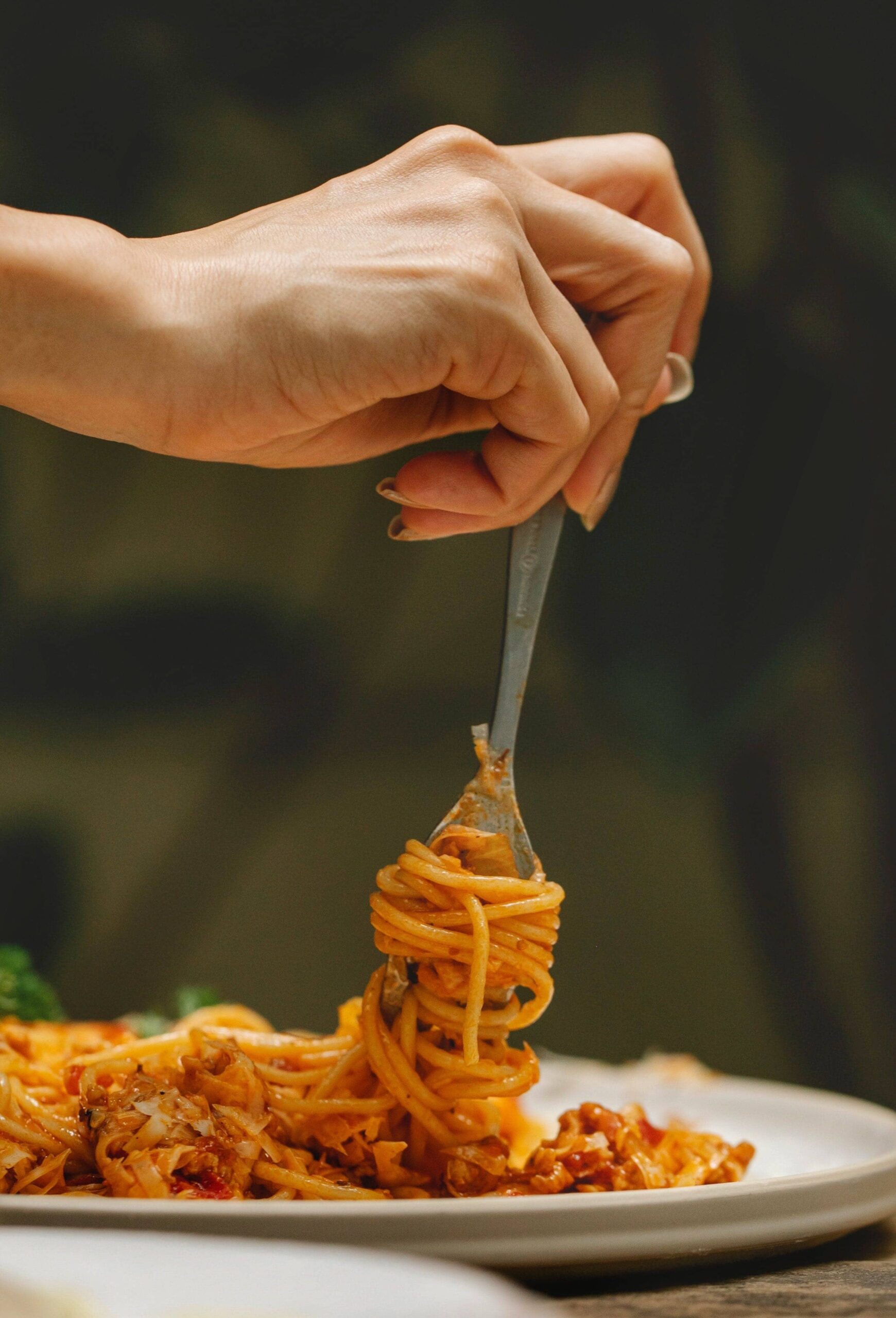 Do's & Don'ts in Italy - Don't cut spaghetti, roll them with a fork.